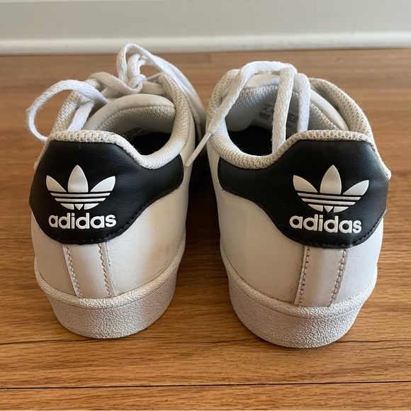 Women's Adidas Superstar Sneakers size 6 - Picture 7 of 11